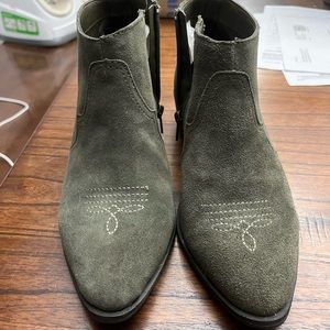American Eagle western booties (olive)